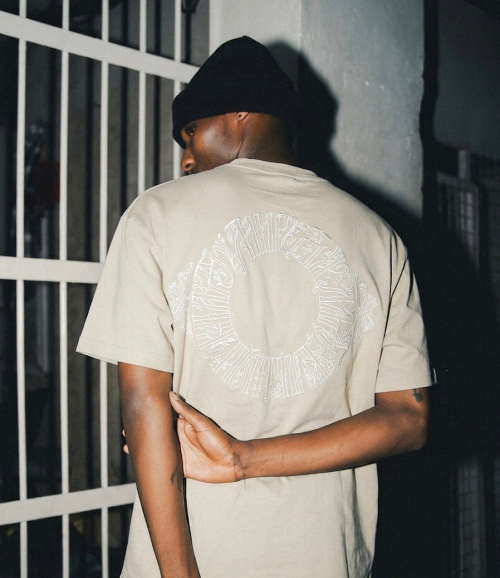 VERSA TEE — SAND